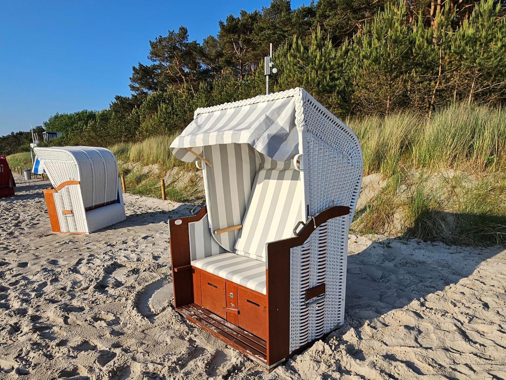Ankerplatz Am Suedstrand, Fewo Mit 2 Schlafzimmer Und Eigenen Strandkorb ビンツ エクステリア 写真